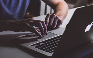 华体会官网-东亚杯国足战败 球迷呼吁战术改革，东亚杯国足1比2日本